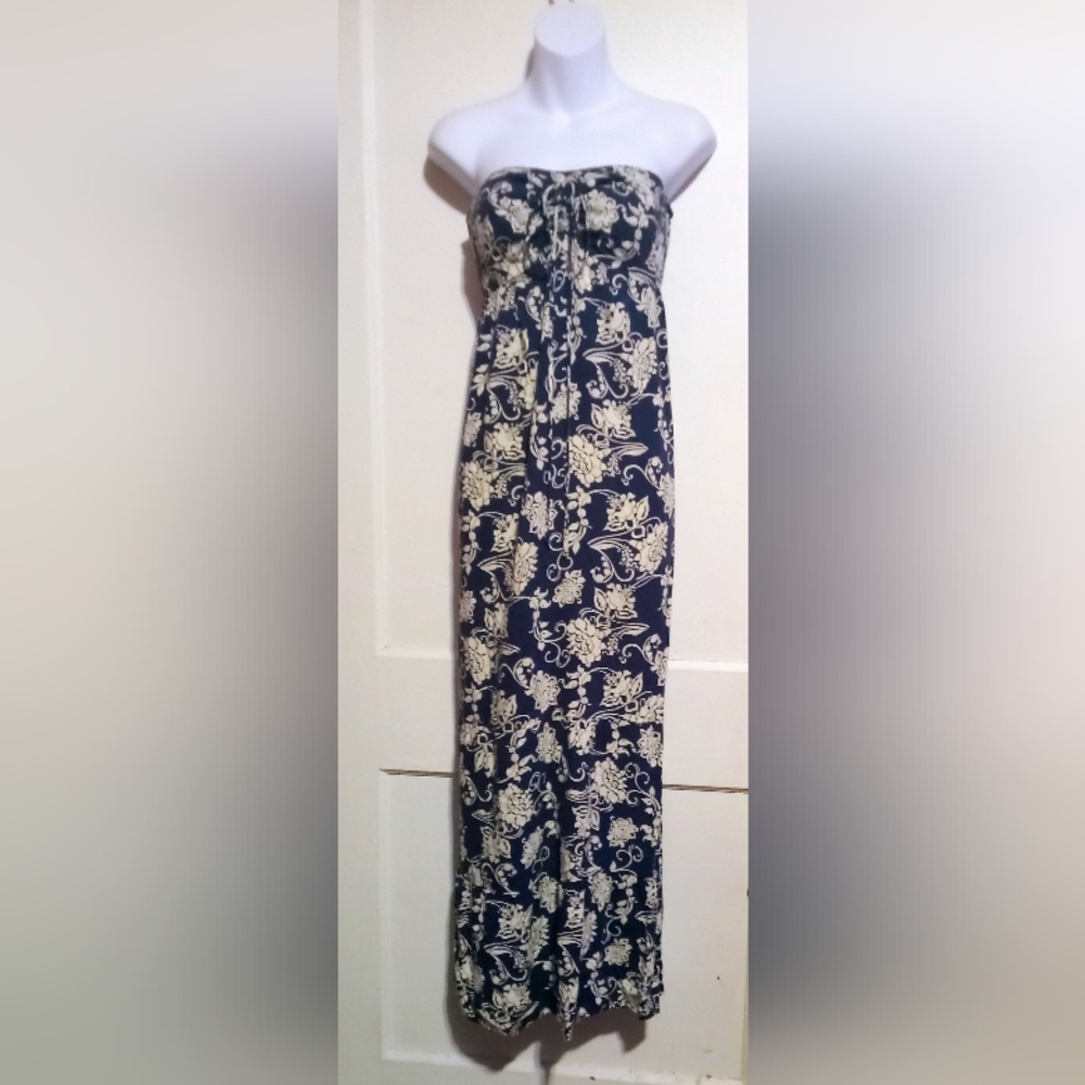 🛍️ BUNDLE ONLY 🛍️Mossimo Supply Co. Navy Strapless Floral Maxi Dress
